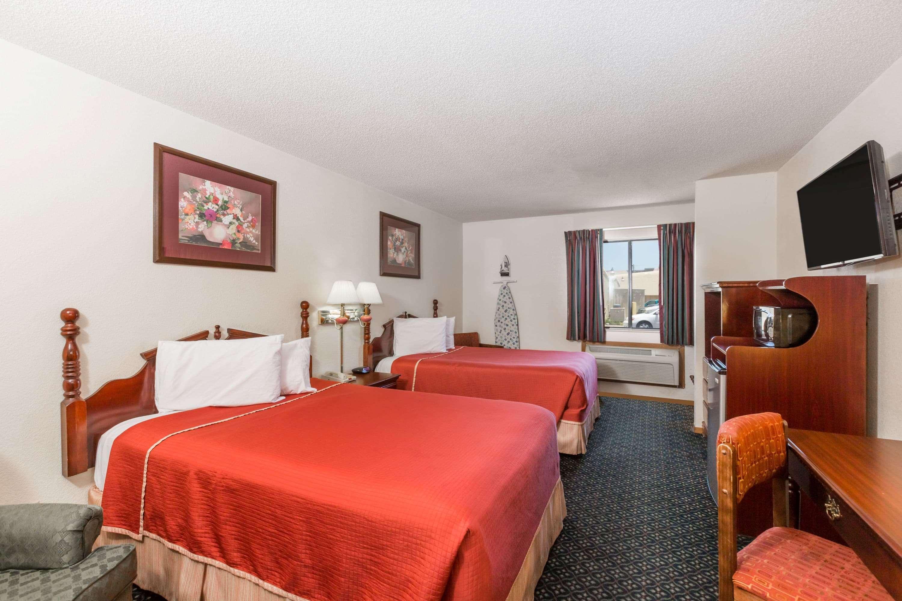 Howard Johnson By Wyndham Wichita Airport Екстер'єр фото