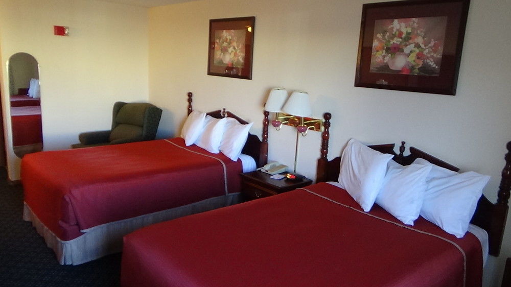 Howard Johnson By Wyndham Wichita Airport Екстер'єр фото