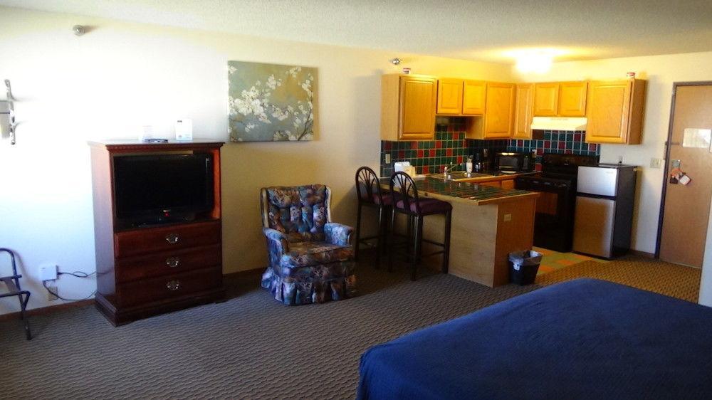 Howard Johnson By Wyndham Wichita Airport Екстер'єр фото