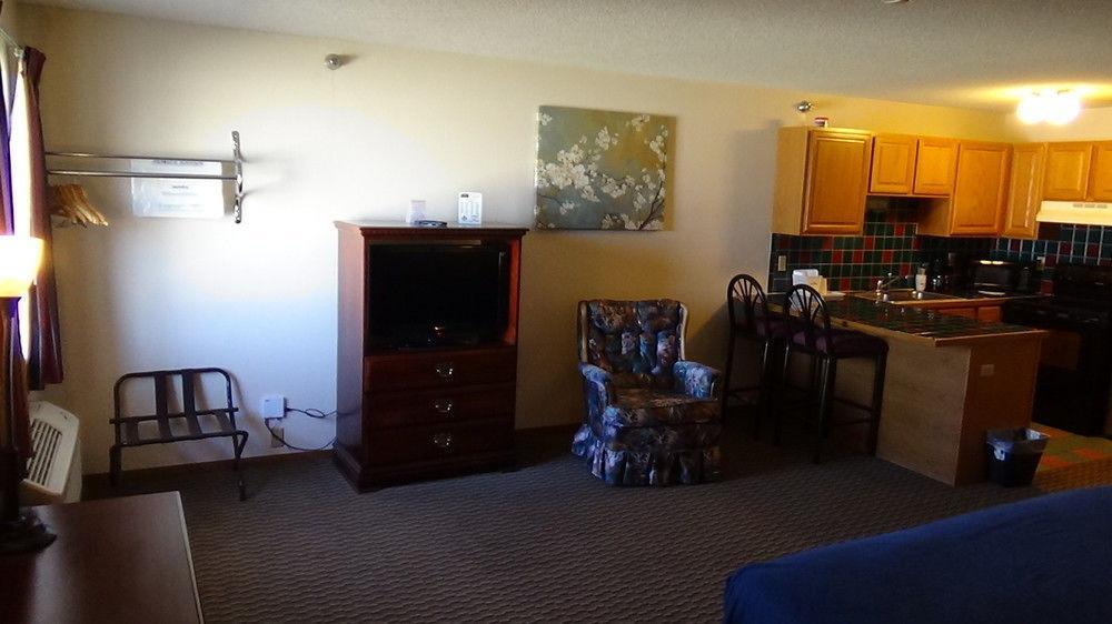 Howard Johnson By Wyndham Wichita Airport Екстер'єр фото