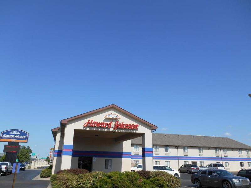 Howard Johnson By Wyndham Wichita Airport Екстер'єр фото