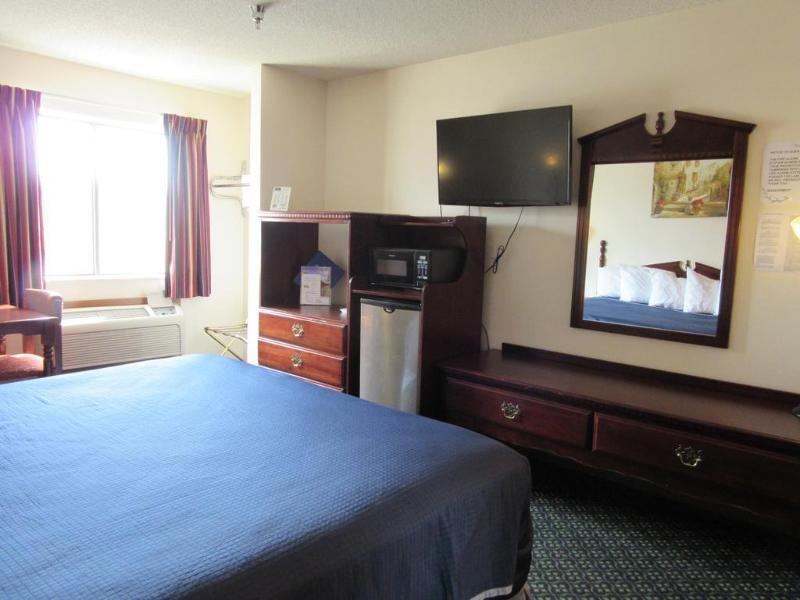 Howard Johnson By Wyndham Wichita Airport Екстер'єр фото