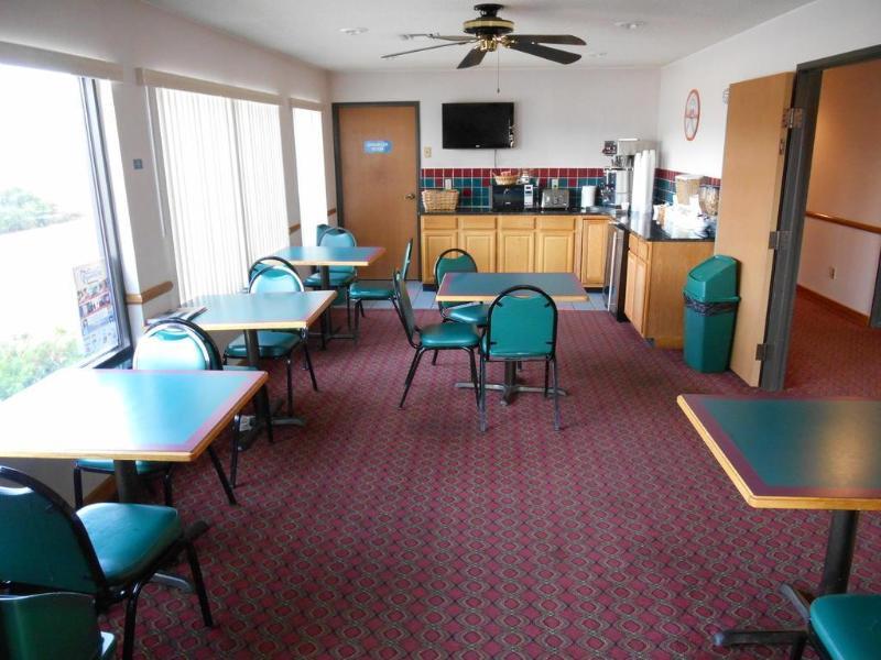 Howard Johnson By Wyndham Wichita Airport Екстер'єр фото