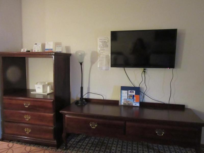 Howard Johnson By Wyndham Wichita Airport Екстер'єр фото