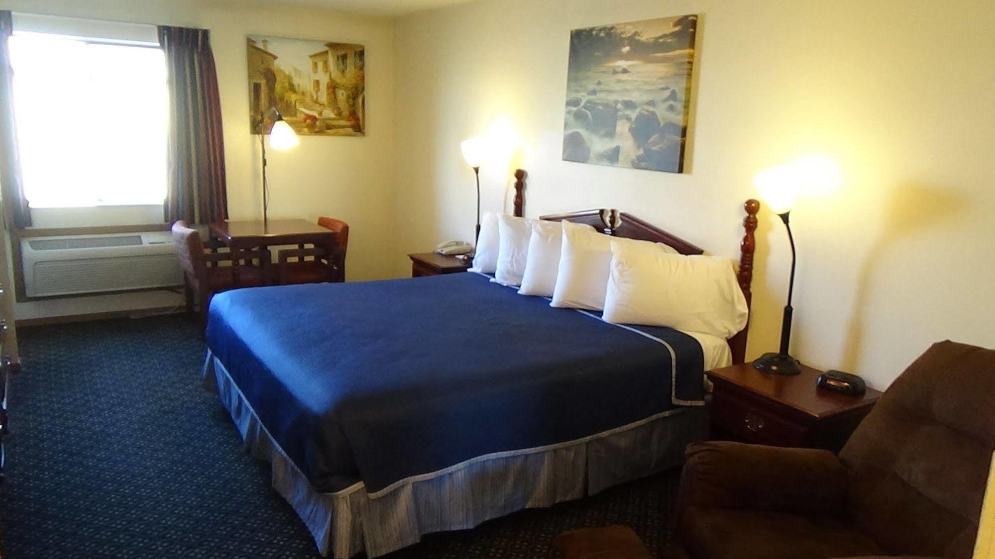 Howard Johnson By Wyndham Wichita Airport Екстер'єр фото