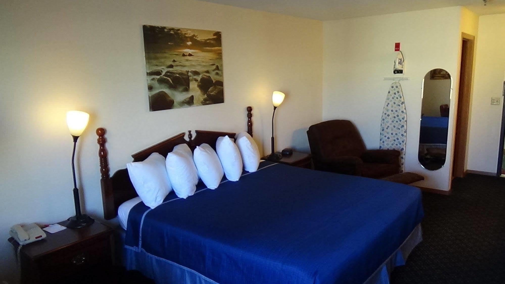 Howard Johnson By Wyndham Wichita Airport Екстер'єр фото