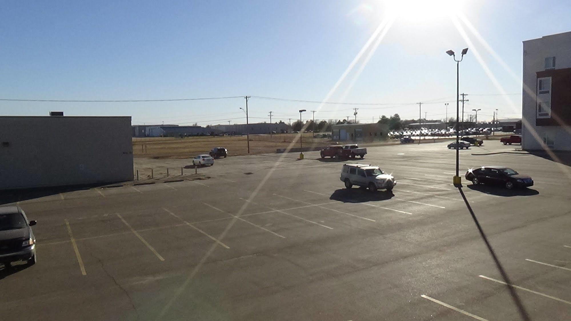 Howard Johnson By Wyndham Wichita Airport Екстер'єр фото