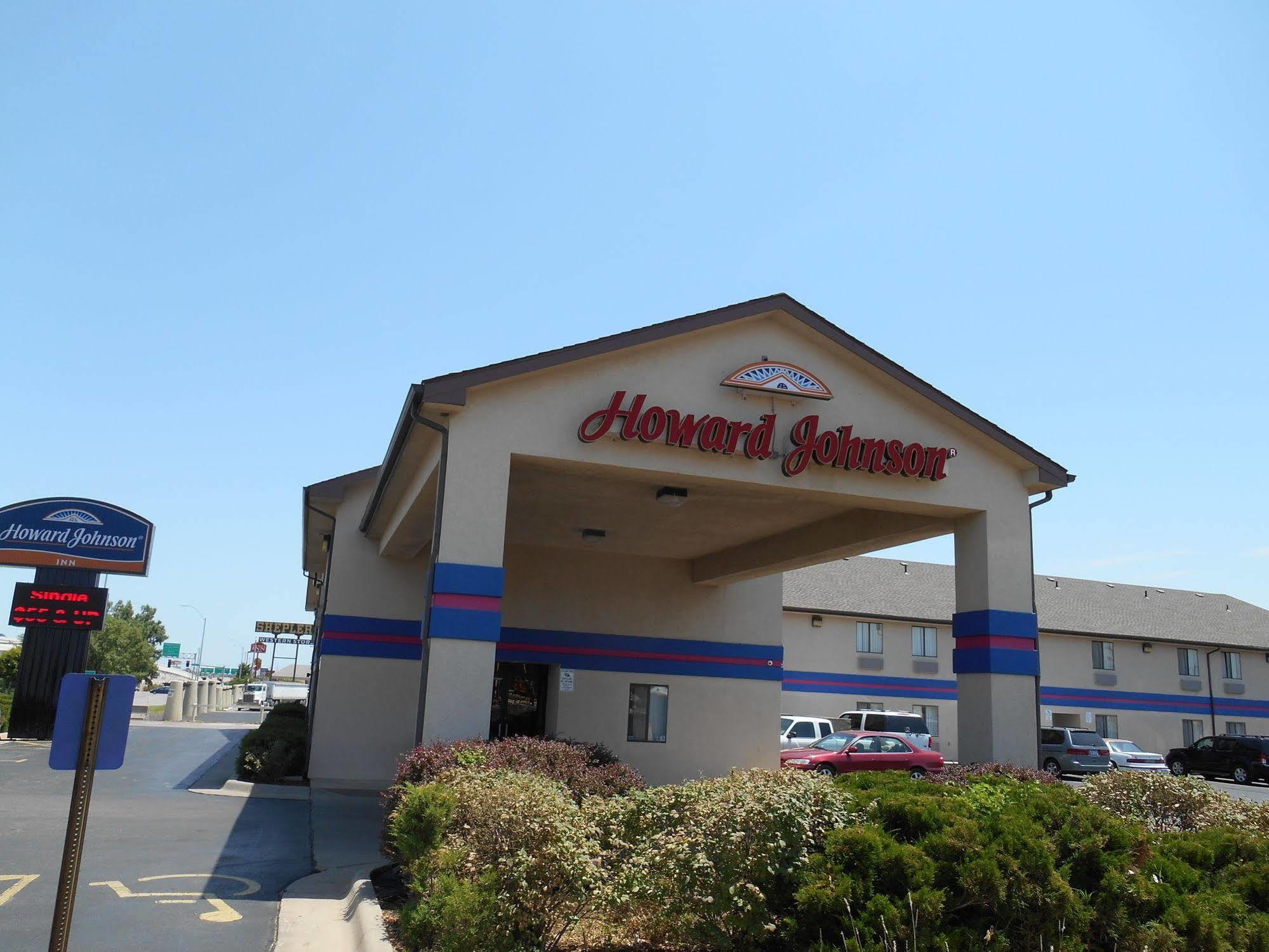 Howard Johnson By Wyndham Wichita Airport Екстер'єр фото