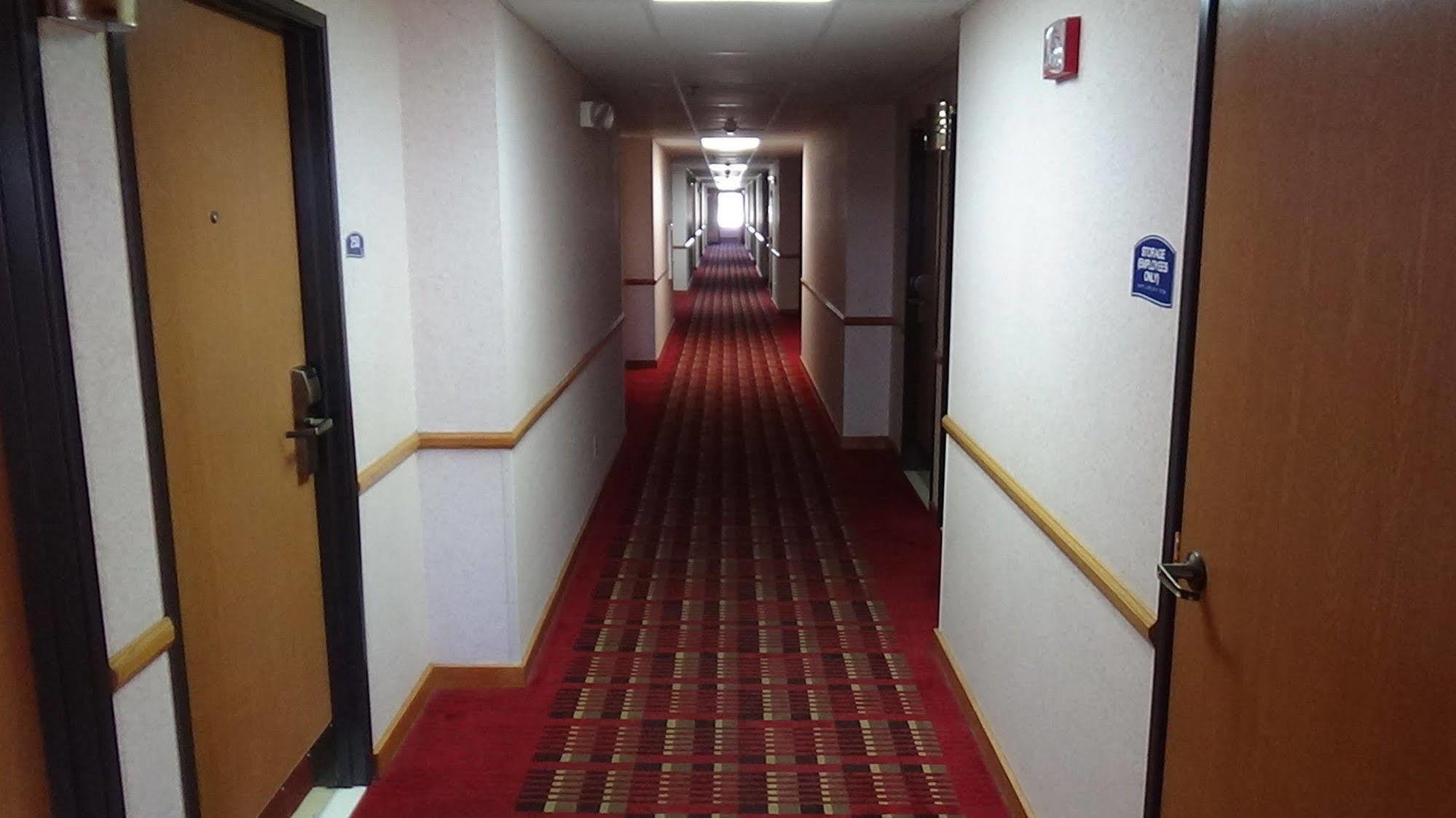 Howard Johnson By Wyndham Wichita Airport Екстер'єр фото